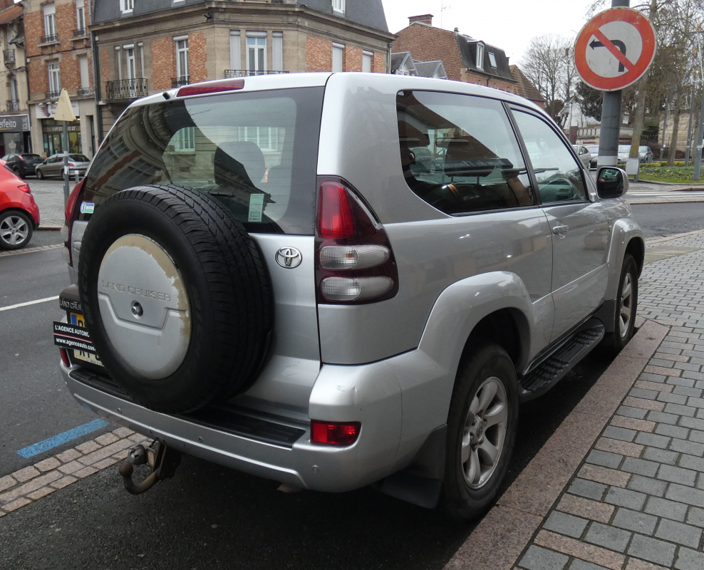 Toyota Land Cruiser — 12